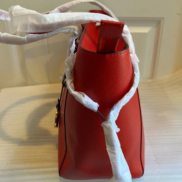 NWT Michael Kors Voyager MediumLeather Tote Bag